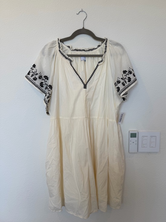 Old Navy Dresses & Skirts - NWT - Old Navy Embroidered Trim Cream Dress